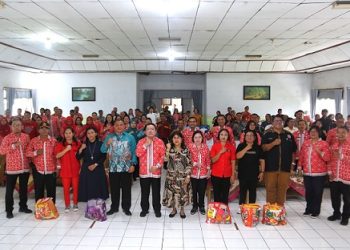 Wali Kota Pematangsiantar Wesly Silalahi SH MKn bersama Ketua TP PKK Ny Liswati Wesly Silalahi dan Panitia Paskah ASN Pemko Pematangsiantar melaksanan bakti sosial ke Panti Sosial Tuna Rungu, Wicara, dan Lansia di UPT Pelayanan Sosial Pematangsiantar Dinas Sosial Provinsi Sumut