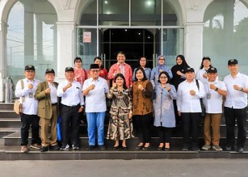 Bunda PAUD Kota Pematangsiantar Ny Liswati Wesly Silalahi menyambut silaturahmi sekaligus audiensi Ketua MPKW Sumut-Aceh dr Rustam Effendy Nainggolan MM
