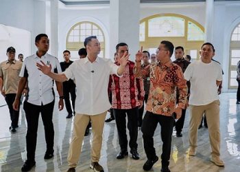 Artis Raffi Ahmad, mengunjungi Oud Medan Warenhuis atau Gedung Warenhuis. (Foto Ist)