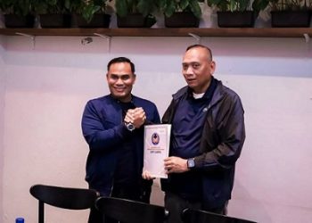 Ketua Umum GARPU Pietra Machreza Paloh SK kepengurusan kepada Ketua DPW GARPU Sumut, Saipul Bahri. (Foto Ist)