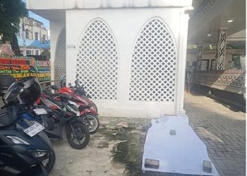 Septic Tank Kamar Mandi Lapangan H. Adam Malik hanya ditutupi terpal dan tak kunjung diperbaiki
