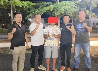 Pelaku RSP dan barang bukti diapit Kanit Reskrim IPDA B. Situngkir SH bersama Tim Opsnal