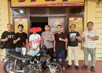 Pelaku TFFS dan barang bukti diapit Kanit Reskrim IPDA Ricardo Rajagukguk S.Sos bersama Tim Opsnal
