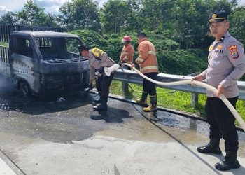 Polsek Dolok Batu Nanggar Gerak Cepat Tangani Kebakaran Mobil di Tol Sinaksak