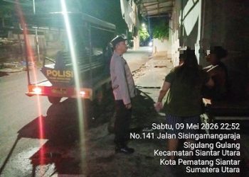 personil piket Polsek Siantar Utara respon cepat lakukan pengecekan TKP laporan perkelahian diduga suami isteri didepan SMP Negeri 7