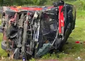 Laka lantas truk Mitsubishi L300 BK 8053 EG dan Bus Halmahera BK BK 7347 UA di Jalan Tol JMKT Km 63.200 B (Foto Ist)