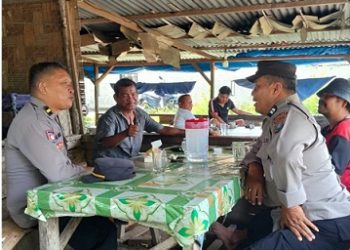Satuan Binmas Polres Pematangsiantar melaksanakan kegiatatan patroli sambang kamtibmas dan silahturahmi kepada warga berada di warung kopi