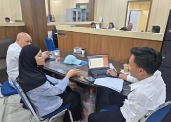 Camelia Rosa. Istri mantan pejabat Bank BNI Aek Nabara Andi Hakim Febriansyah saat diperiksa (Foto Ist)