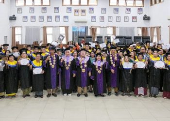 : Wali Kota Pematangsiantar Wesly Silalahi SH MKn menghadiri acara Wisuda Lansia, yang digelar di Ruang Data Balai Kota Pematangsiantar,