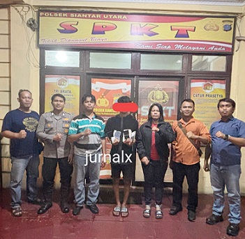 Pelaku GAS diapit Kapolsek Siantar Utara AKP Jahrona Sinaga SH bersama Kanit Rekrim IPDA Ricardo Rajagukguk S.Sos dan Tim Opnal