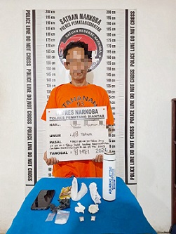 Pelaku ETP dan barang bukti yang diamankan Sat Resnarkoba Polres Pematangsiantar