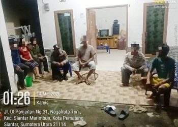 personil piket Polsek Siantar Marihat melakukan pengecekan TKP keluhan warga Jalan SM. Raja Gang Pala