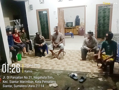 personil piket Polsek Siantar Marihat melakukan pengecekan TKP keluhan warga Jalan SM. Raja Gang Pala
