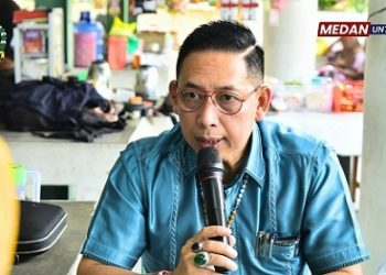 Ketua DPRD Kota Medan, Wong Chun Sen Tarigan meninjau langsung kondisi Pasar Aksara Baru. (Foto Ist)