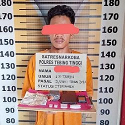 Tersangka M dan barang bukti