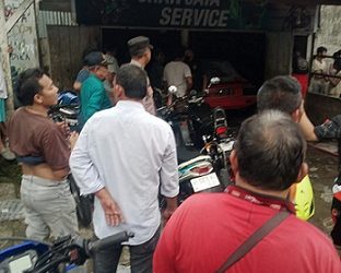 bengkel Chan Jaya Service di jalan HOS Cokro Aminoto yang terbakar