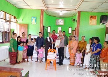 Kapolsek Bosar Maligas IPTU Sonni G. Silalahi SH Salurkan Bansos kepada Jemaat GKPI
