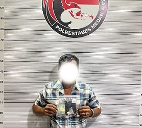 Pengedar sabu di Jalan Perjuangan Gang Amal, Desa Sampali, Kecamatan Percut Sei Tuan yang ditangkap. (Foto Ist)