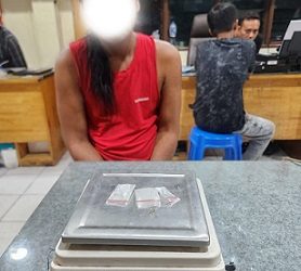 Pengedar Narkoba di Deli Tua yang ditangkap personel Sat Resnarkoba Polrestabes Medan. (Foto Ist)