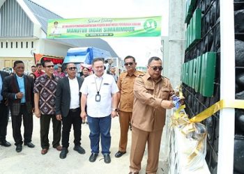Wali Kota Pematangsiantar Wesly Silalahi SH MKn diwakili Asisten Administrasi Umum Setdako Dedy Tunasto Setiawan SH MH, menghadiri acara Akad Massal KPR Subsidi Perumahan Manutur Indah Simarimbun, di Jalan Pematangsiantar-Sidamanik, Kecamatan Siantar Marimbun