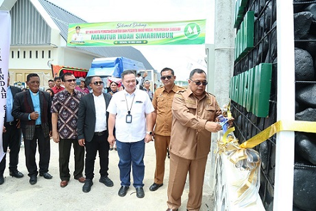 Wali Kota Pematangsiantar Wesly Silalahi SH MKn diwakili Asisten Administrasi Umum Setdako Dedy Tunasto Setiawan SH MH, menghadiri acara Akad Massal KPR Subsidi Perumahan Manutur Indah Simarimbun, di Jalan Pematangsiantar-Sidamanik, Kecamatan Siantar Marimbun