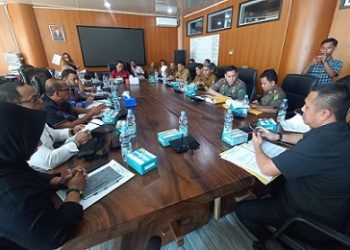 Jajaran Komisi 4 DPRD Medan dipimpin Ketua Komisi 4 Paul Mei Anton Simanjuntak saat RDP terkait persoalan reklame. (Foto Ist)