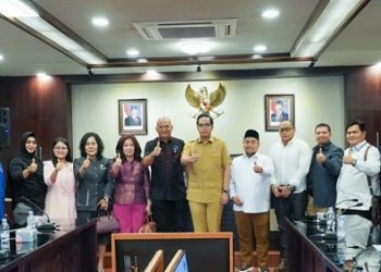 Tim Pansus Penertiban Aset Daerah DPRD Kota Medan saat audiensi dengan Wali Kota Medan Rico Waas (Foto Ist)a