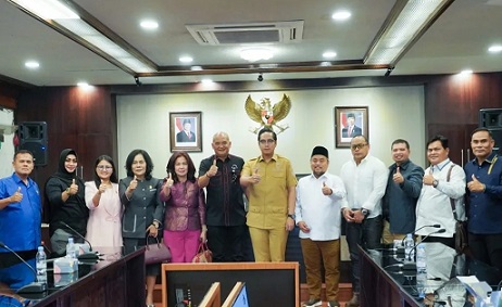 Tim Pansus Penertiban Aset Daerah DPRD Kota Medan saat audiensi dengan Wali Kota Medan Rico Waas (Foto Ist)a
