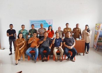 Bhabinkamtibmas Kelurahan Nagahuta AIPDA Adilman Manalu menghadiri Pembentukan Program Pemerintah Koperasi Merah Putih (KMP) Kelurahan Nagahuta