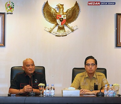 Ketua Pansus Penertiban Aset Daerah DPRD Kota Medab, Robi Barus - Wali Kota Medan Rico Waas.(Foto Ist)