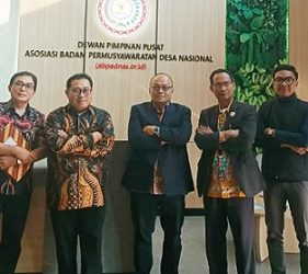 Ketua Umum SMSI Firdaus bersama Sekretaris Jenderal Makali Kumar, Bendahara Iwan Jalaluddin dan Wakil Ketua Dewan Penasihat Prof. Dr. Taufiqurochman, A.Ks., S.Sos., M.Si saat audiensi di Kantor DPP ABPEDNAS