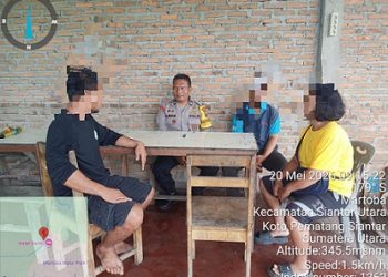 Bhabinkamtibmas Kelurahan Tanjung Pinggir Aipda Abdul Malik selesaikan masalah warga binaan di jalan Rindung