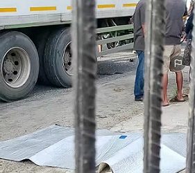 Jenajah korban dan barang bukti truk Box Hino saat masih di TKP