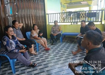 Bhabinkamtibmas Kelurahan Nagapitu AIPTU S. Ambarita bersama Lurah Nagapitu Ibu Sahara Sinaga dan Kasi Trantip Kecamatan Alsen Haloho respon cepat tindaklanjuti laporan warga di Aplikasi eLapor