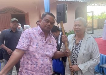Anggota DPRD Kota Medan, Binsar Simarmata saat pelaksanaan Sosper Perda No 3 / Tahun 2021 tentang Penyelenggaraan Administrasi Kependudukan. (Foto Ist)