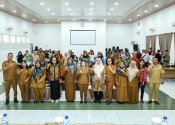 Wali Kota Pematangsiantar Wesly Silalahi SH MKn diwakili Staf Ahli Bidang Pemerintahan Dra Happy Oikumenis Daely membuka Sosialisasi dan Advokasi Akreditasi Perpustakaan Tahun 2026