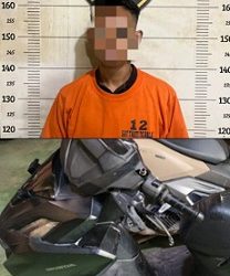 Tersangka HAS dan barang bukti