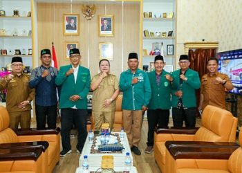 Wali Kota Pematangsiantar Wesly Silalahi SH MKn didampingi Sekda Junaedi Antonius Sitanggang SSTP MSi dan Kabag Kesra Setdako Irwansyah Saragih SSos MSi menyambut silaturahmi Pengurus Daerah (PD) Al Jam’iyatul Washliyah Kota Pematangsiantar.