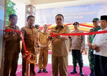 Wali Kota Pematangsiantar Wesly Silalahi SH MKn meresmikan Kantor Camat Siantar Barat, di Jalan Purba Nomor 13 Kelurahan Timbang Galung