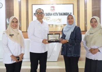 Plh Wali Kota Tanjung Balai Muhammad Fadly Abdina menerima kunker dan Silaturahmi Wakil Wali Kota Pematangsiantar Herlina