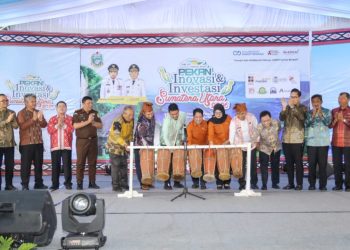 Walikota Pematangsiantar Wesly Silalahi SH MKn bersama Gubernur Sumut Sumut Muhammad Bobby Afif Nasution SE MM dan para kepala daerah menghadiri Pembukaan Pekan Inovasi Investasi Sumatera Utara (PIISU).