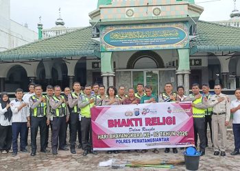 Personil Sat Lantas saat laksanakan Bhakti Religi di Mesjid Ilham