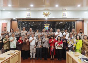 Photo bersama usai Polres Pematangsiantar dan USI Penandatanganan MOU