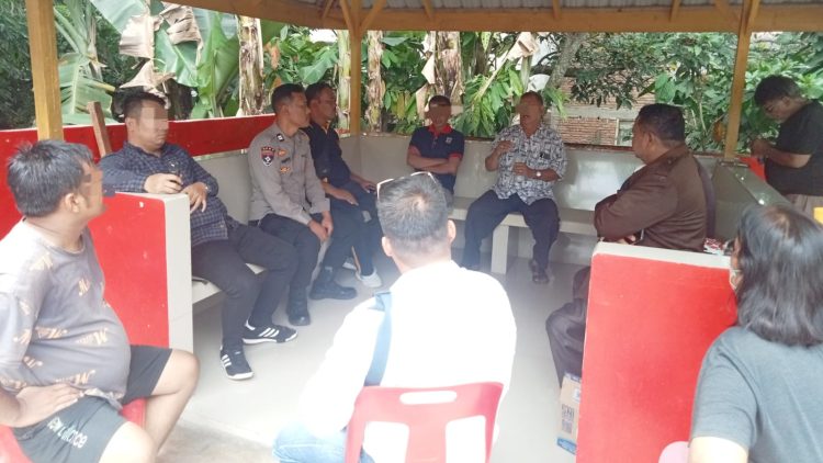 personil piket Polsek Siantar Martoba  pengecekan TKP keributan di Jalan Sibatu Batu