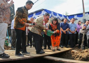 Wali Kota Pematangsiantar Wesly Silalahi SH MKn Peletakan Batu Pertama Pembangunan GBI Jalan Damai Tondano