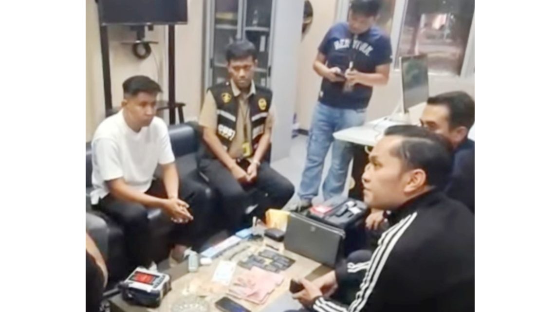 Calon penumpang yang juga mahasiswa ditangkap di Bandara Kuala Namu Deli Serdang membawa 29 vape narkoba. (Foto Ist)