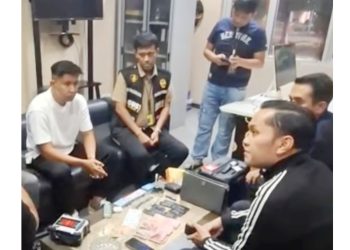 Calon penumpang yang juga mahasiswa ditangkap di Bandara Kuala Namu Deli Serdang membawa 29 vape narkoba. (Foto Ist)
