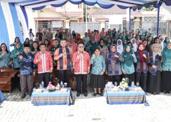 Wali Kota Pematangsiantar Wesly Silalahi SH MKn dan Ketua TP PKK Ny Liswati Wesly Silalahi menyambut Tim Monitoring TP PKK Sumut untuk Pelaksanaan Tertib Administrasi PKK Tahun 2026 Kelurahan Simarito Kecamatan Siantar Barat.