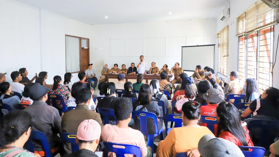 Pemko Pematangsiantar gelar pertemuan bersama ratusan pedagang korban kebakaran Pasar Dwikora di Kantor Camat Siantar Utara