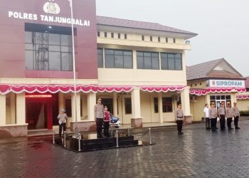 Kabag SDM, Kompol HE Sidauruk, SH, MH pimpin apel pagi